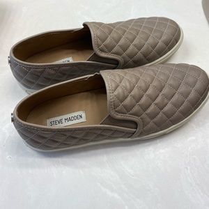 Steve Madden Ecentrcq slip on sneakers, grey, size 10